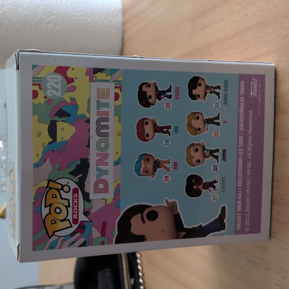 Funko Pop Dynamite Suga BTS - Picture 2 of 3